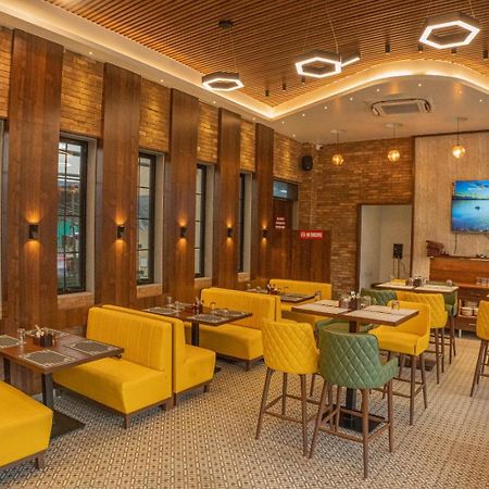 Hotel Seven Oaks Navi Mumbai Esterno foto