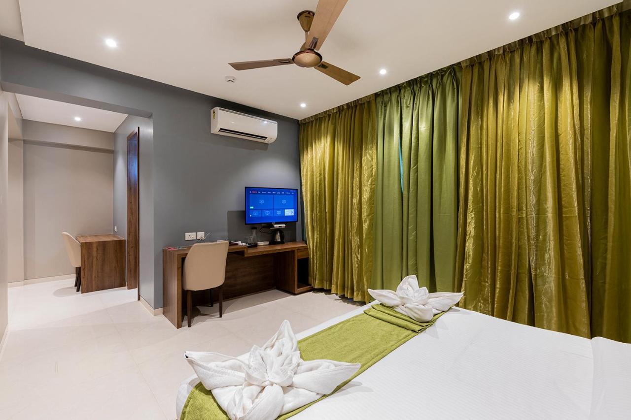 Hotel Seven Oaks Navi Mumbai Esterno foto