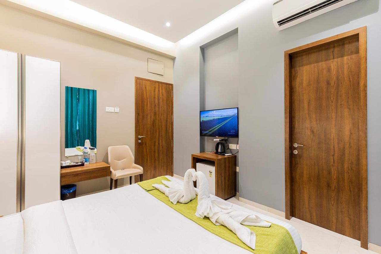 Hotel Seven Oaks Navi Mumbai Esterno foto