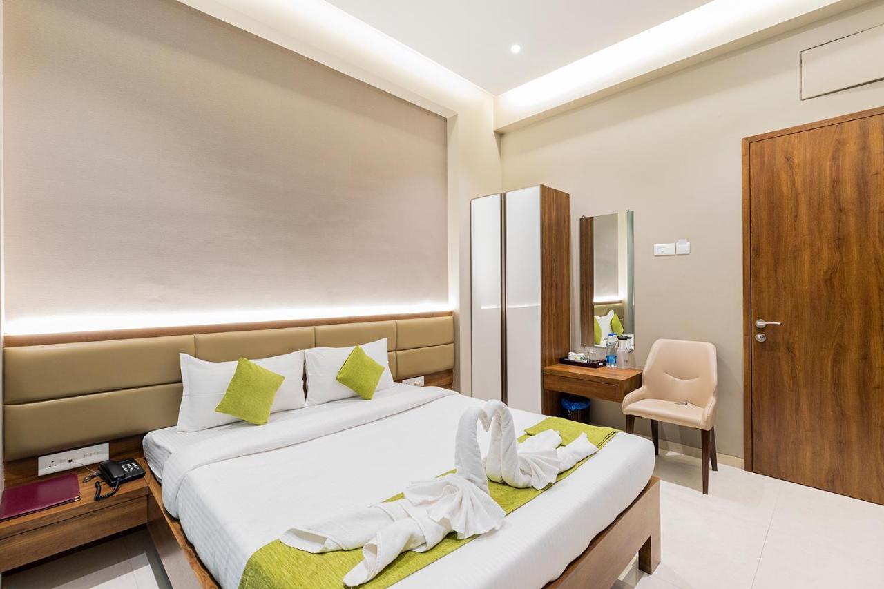 Hotel Seven Oaks Navi Mumbai Esterno foto