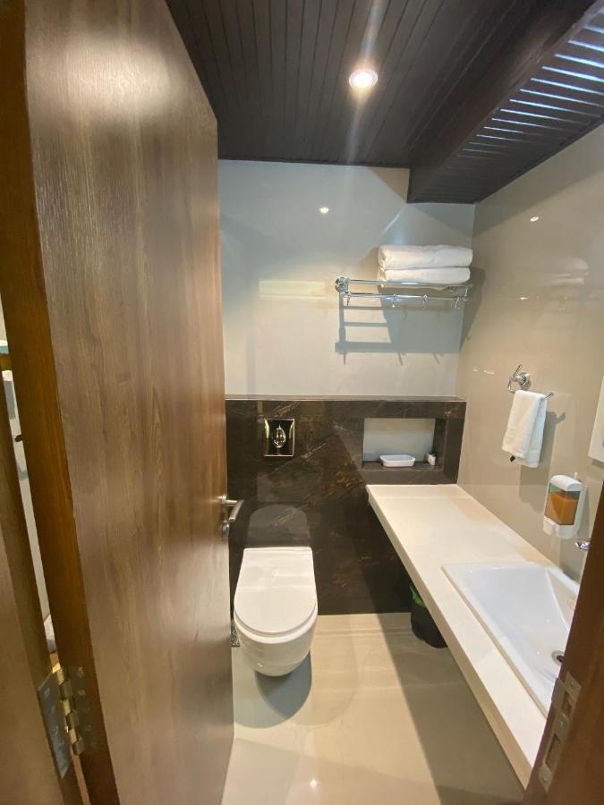 Hotel Seven Oaks Navi Mumbai Esterno foto