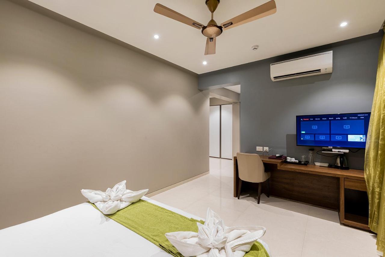 Hotel Seven Oaks Navi Mumbai Esterno foto
