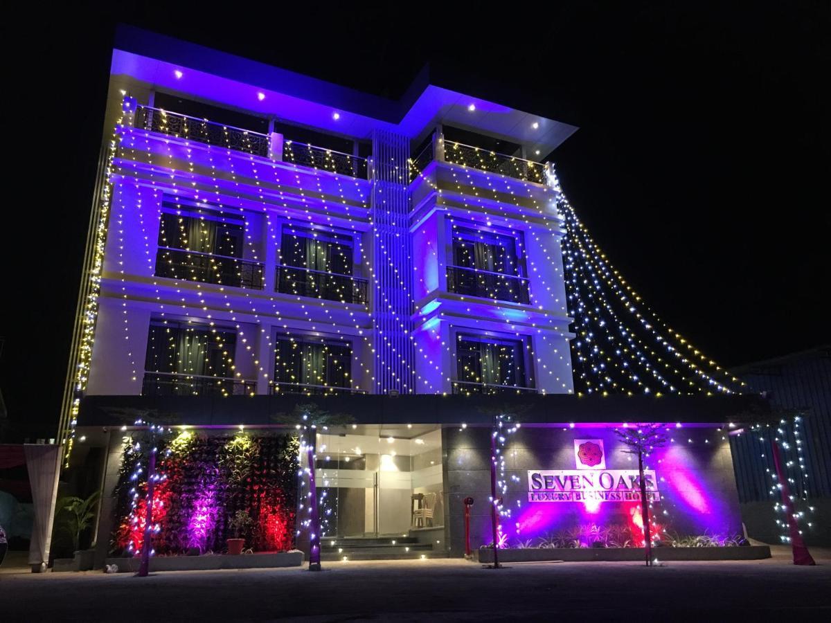 Hotel Seven Oaks Navi Mumbai Esterno foto