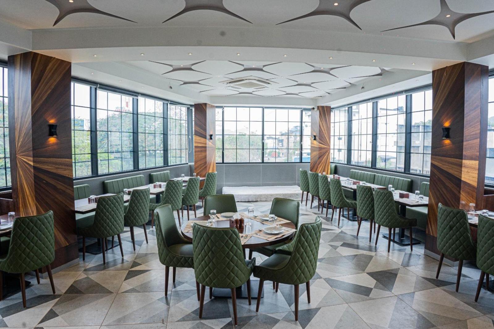 Hotel Seven Oaks Navi Mumbai Esterno foto