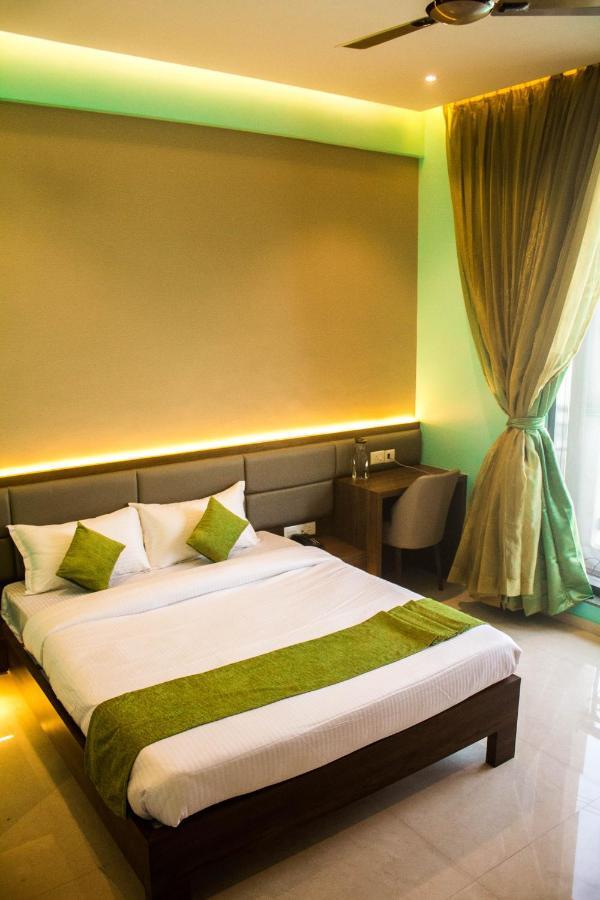 Hotel Seven Oaks Navi Mumbai Esterno foto