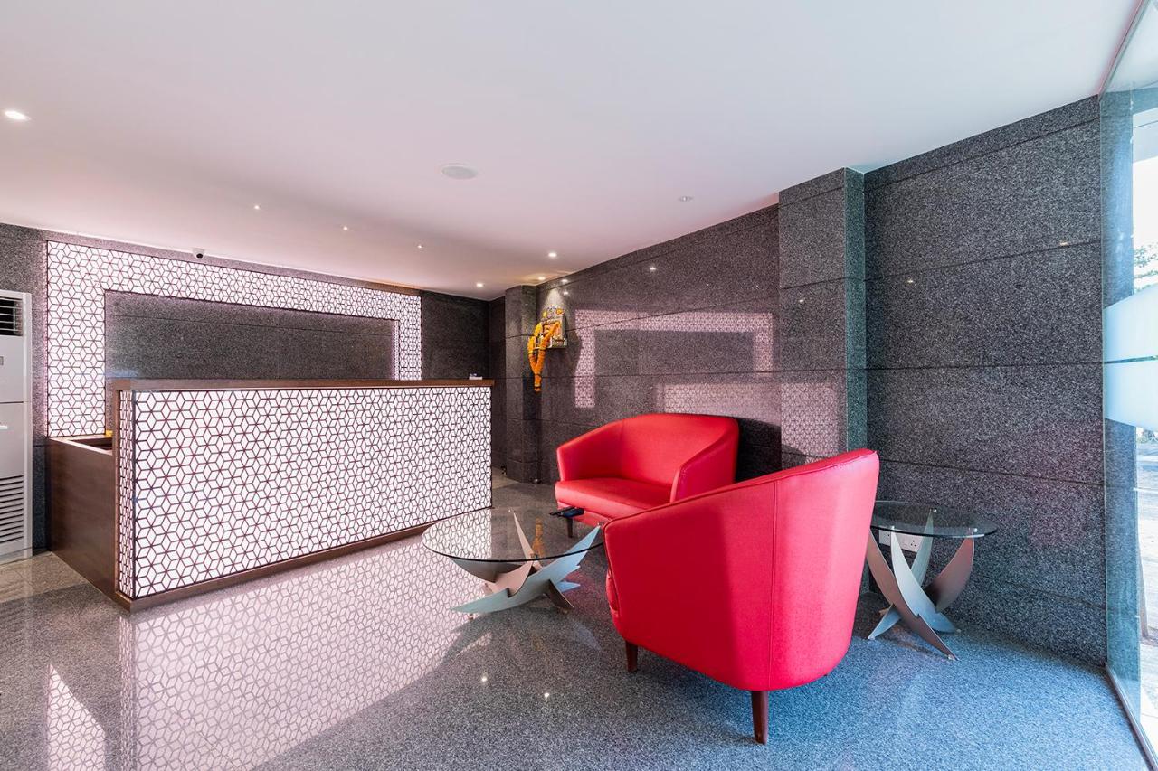 Hotel Seven Oaks Navi Mumbai Esterno foto