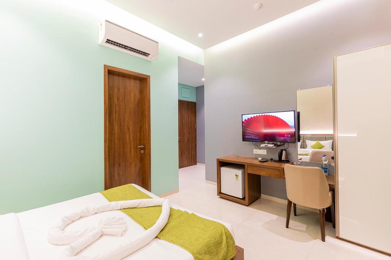 Hotel Seven Oaks Navi Mumbai Esterno foto