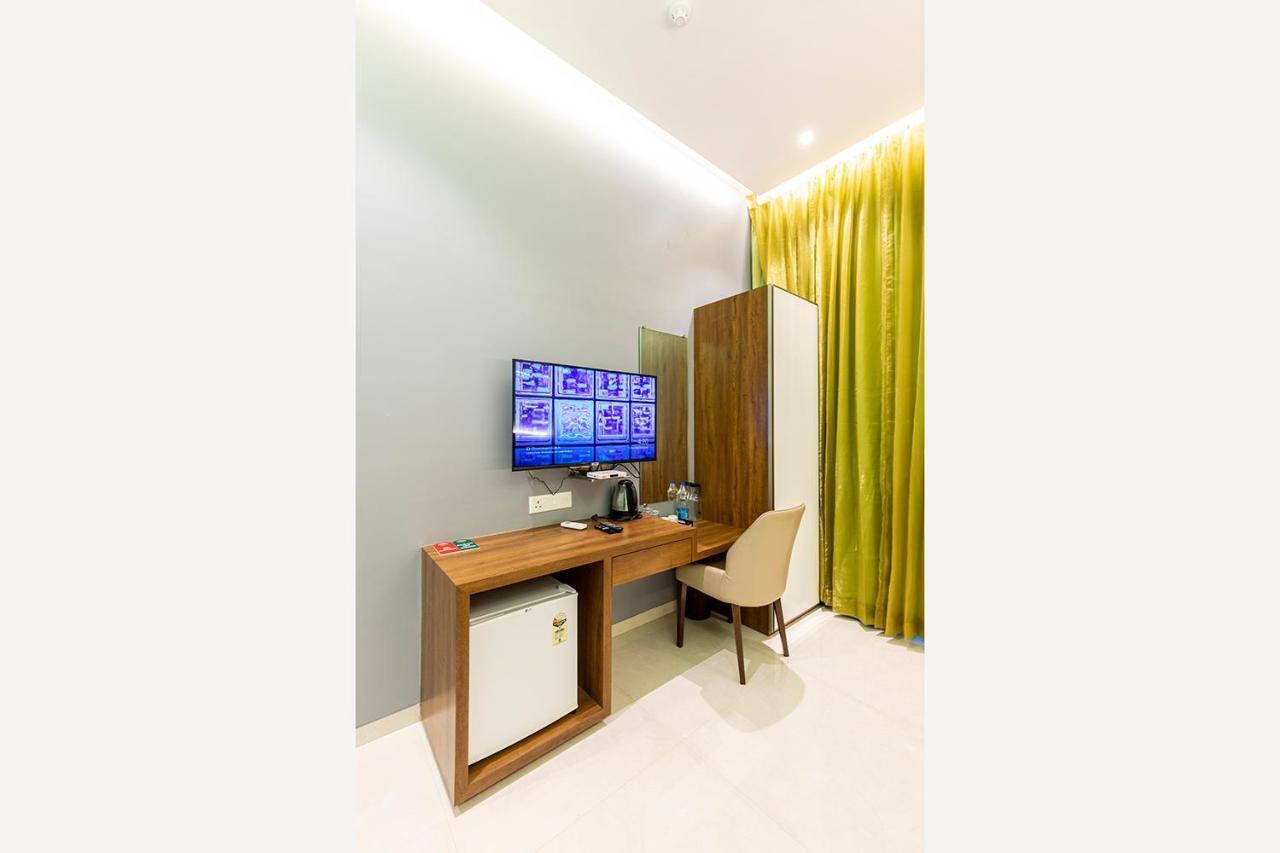 Hotel Seven Oaks Navi Mumbai Esterno foto